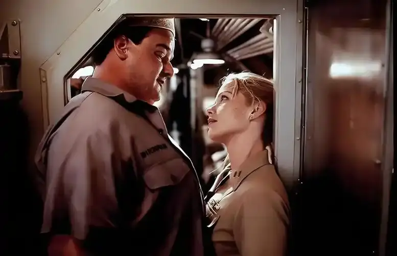 《潜水艇女兵》法国电影高清免费观看-未删减版潜水艇女兵在线播放-1080P无广告完整版资源下载