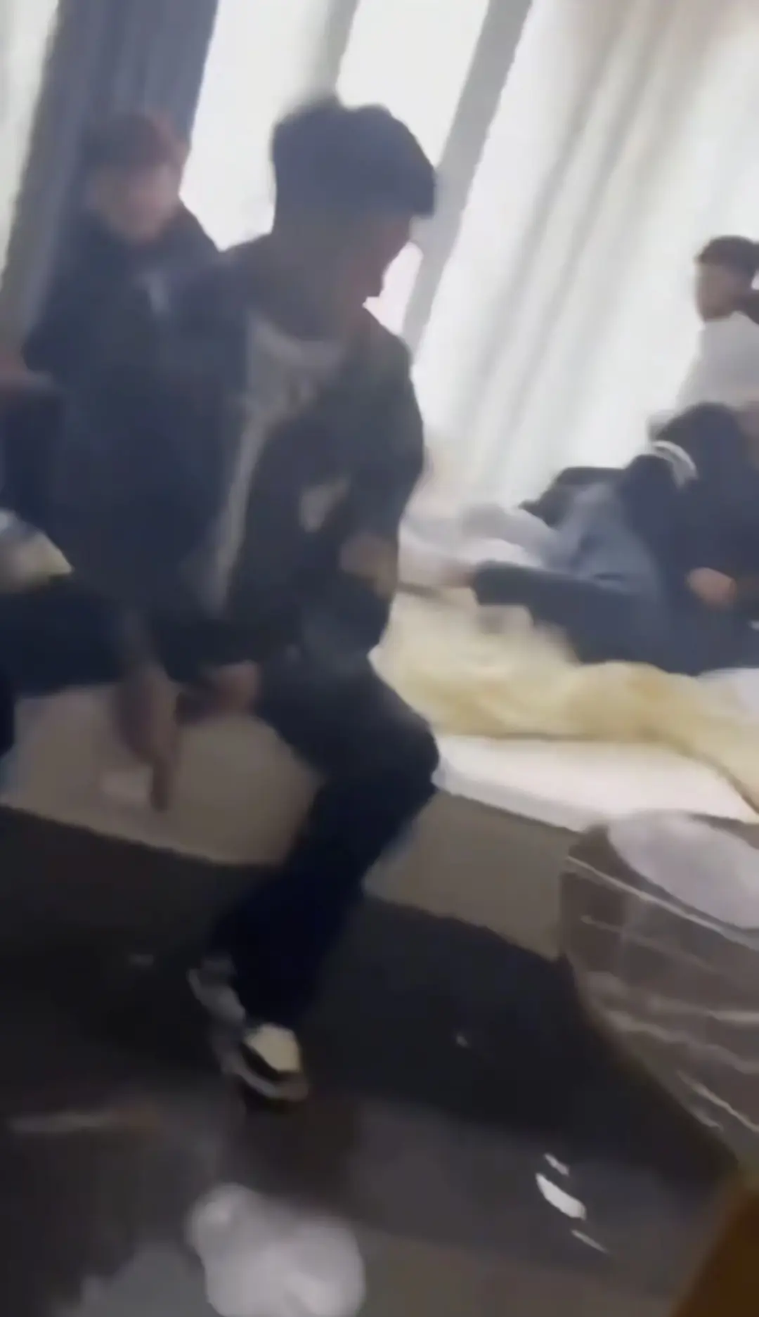 吉林长春万达公寓精神小伙高清视频-《吉林长春万达公寓精神小伙》在线观看免费播放-迅雷/阿里云资源下载