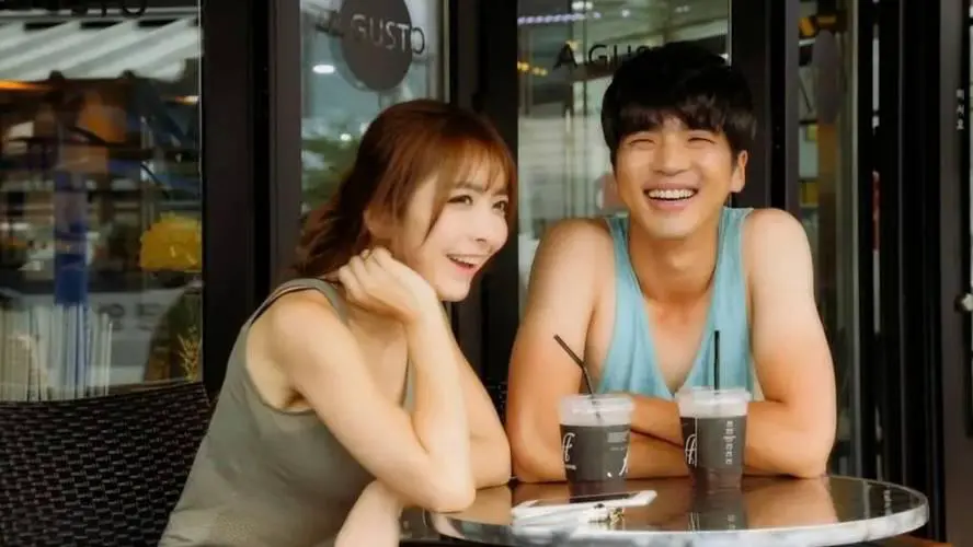 《女友的妈妈》韩国电影完整版 - 未删减高清在线播放 - 免费观看无广告