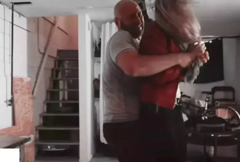 《致命逃犯》完整版免费观看-2025年阿什莉·莱恩动作惊悚片-《致命逃犯》1080P高清中字无删减资源