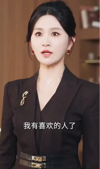 《高手回归给美女总裁当弟弟》相关资源图片