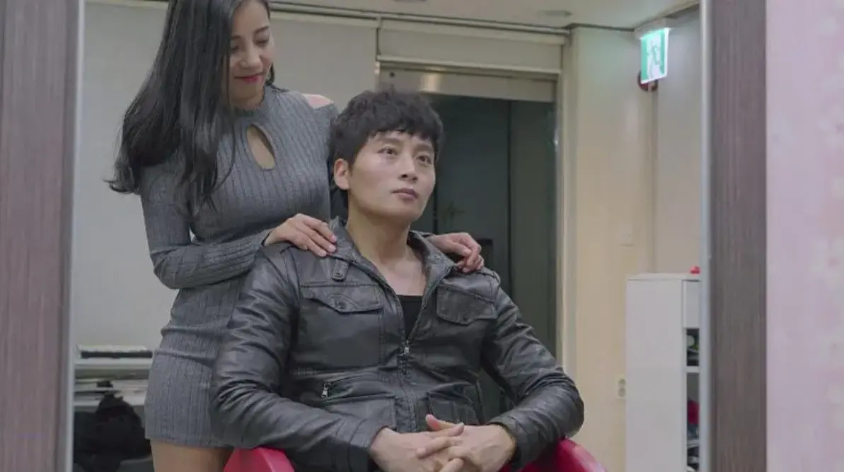 韩国电影《美容院的特别服务》完整版高清无删减-1080P中文字幕在线播放-床戏全集免费看